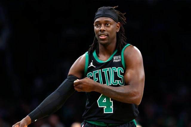 开云足篮直播-1.35亿防守大闸复苏 布朗喊话激活冠军拼图