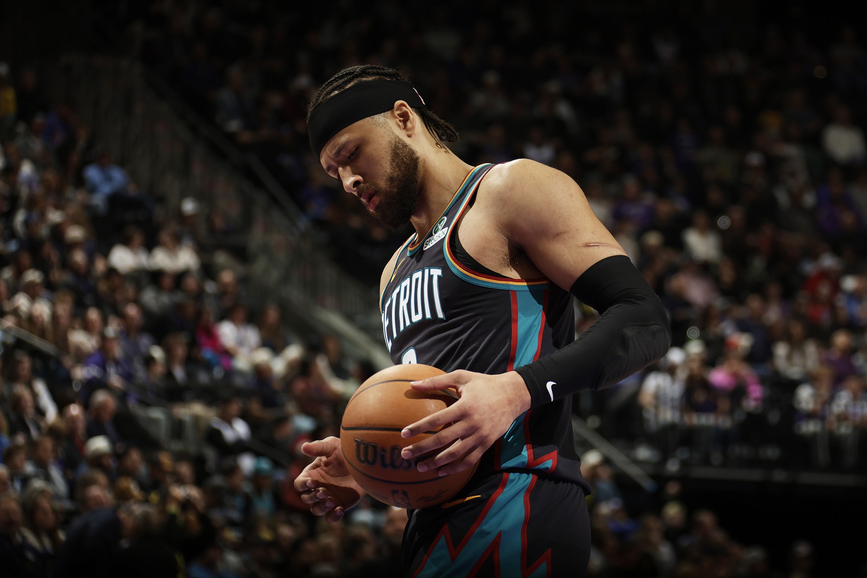 16中3&amp;三分7中0得10分！奥特：我们换防坎宁安对他进行持球压迫